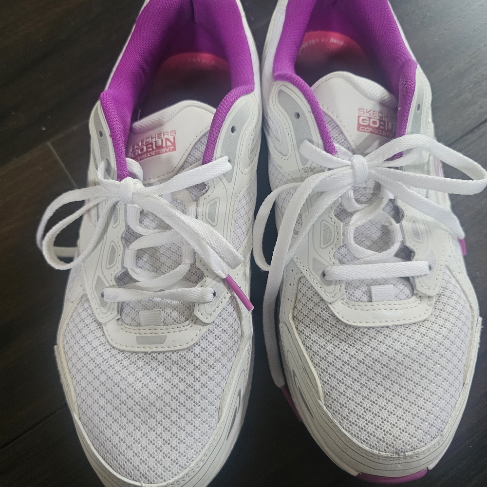 Skechers Women's White and Pink Athletic Shoes